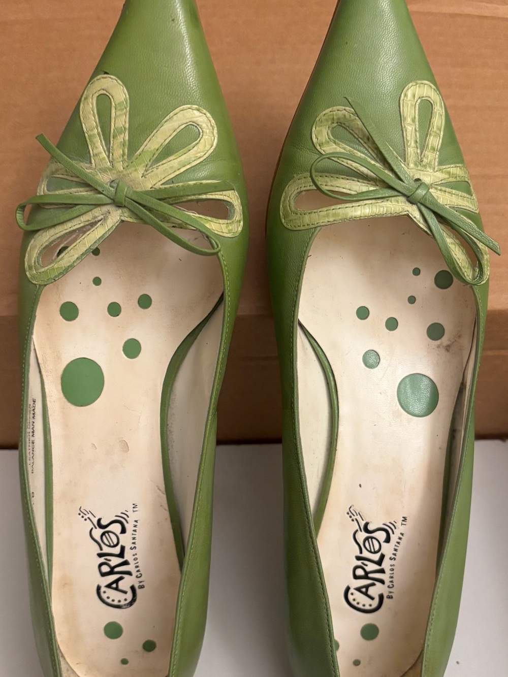Carlos by Carlos Santana Apple Green Pointed Toe Kitten Heel Bow Accent size 7
